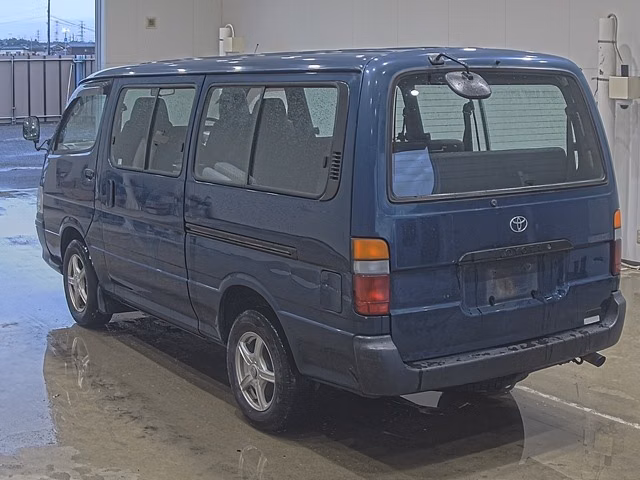 TOYOTA HIACE