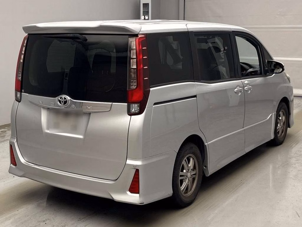 TOYOTA NOAH