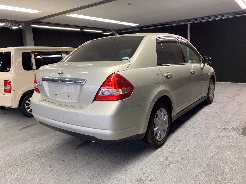 NISSAN TIIDA LATIO