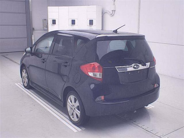 SUBARU TREZIA