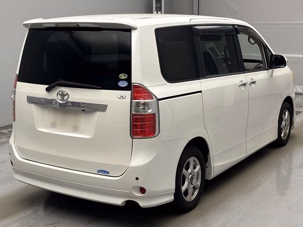 TOYOTA NOAH
