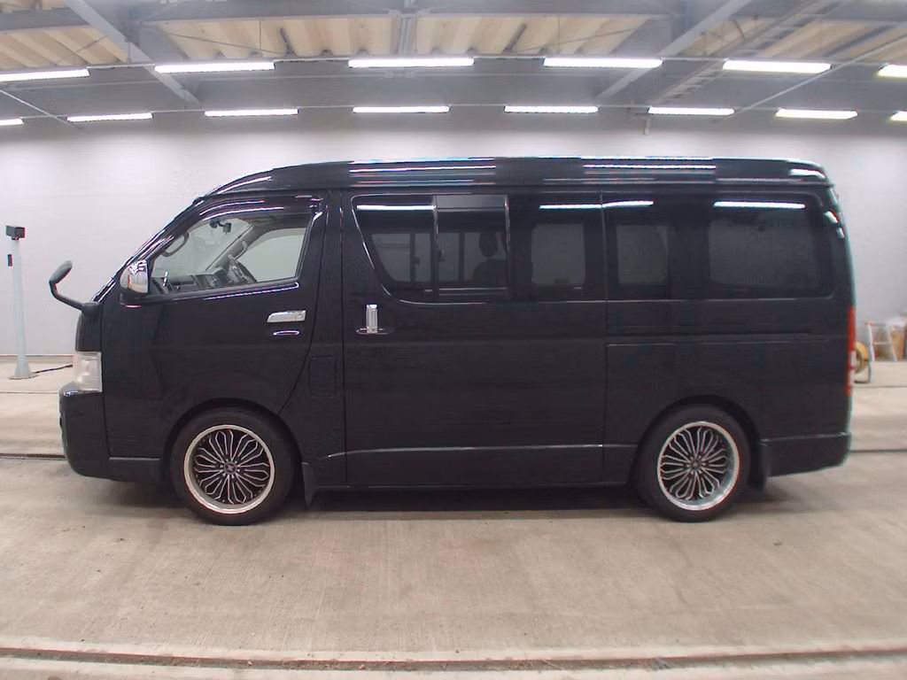 TOYOTA REGIUS ACE