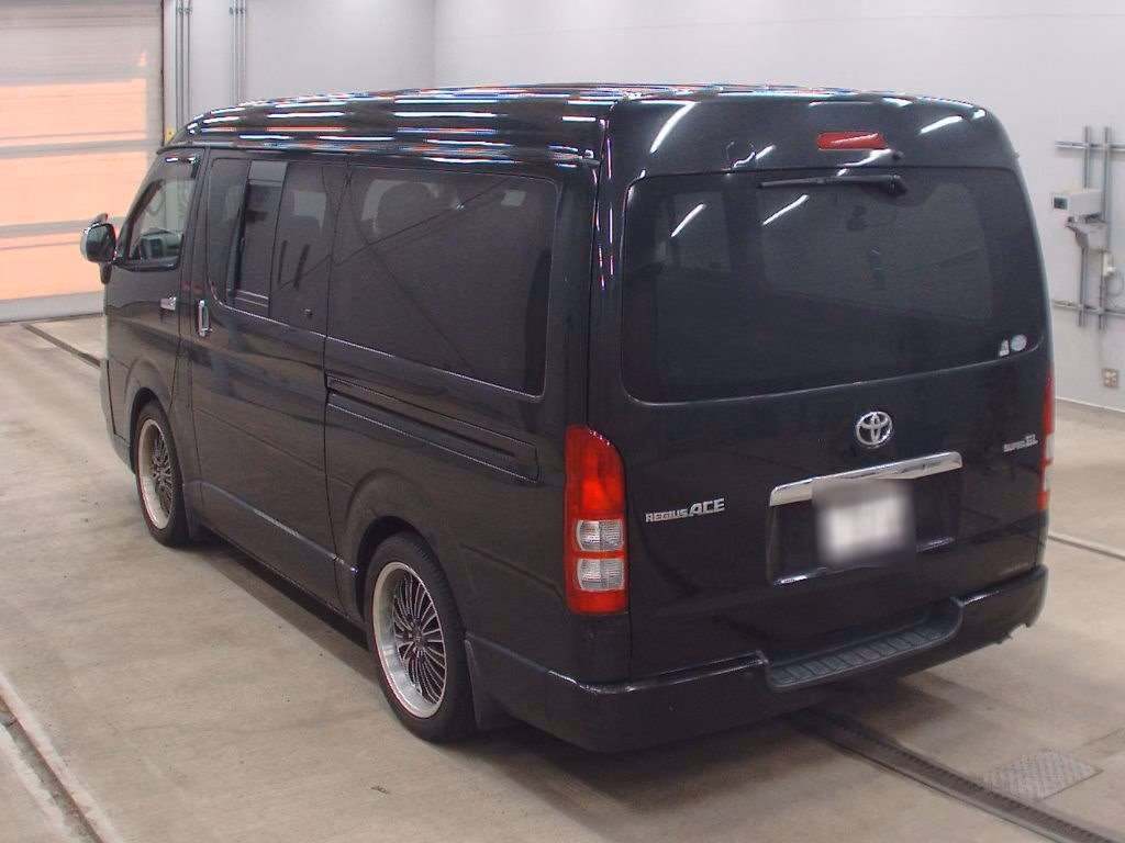 TOYOTA REGIUS ACE