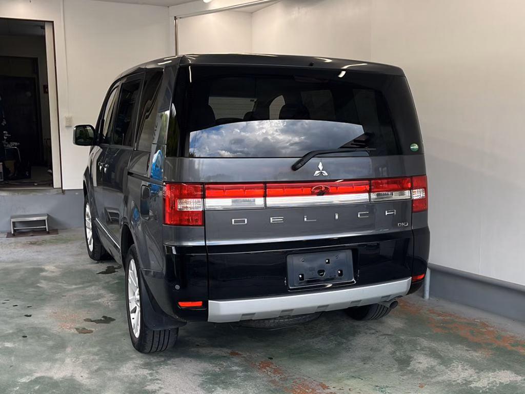 MITSUBISHI DELICA D:5