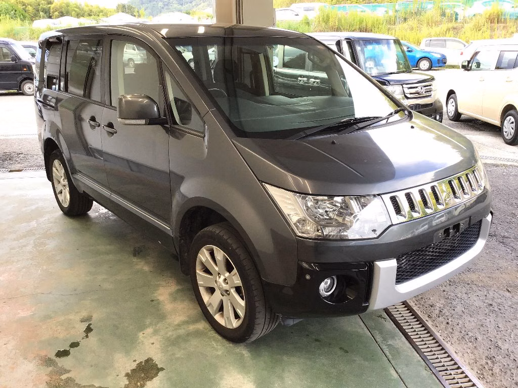MITSUBISHI DELICA D:5
