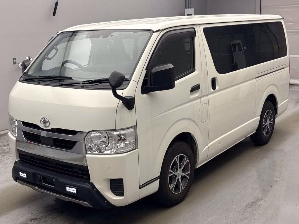 TOYOTA REGIUS ACE