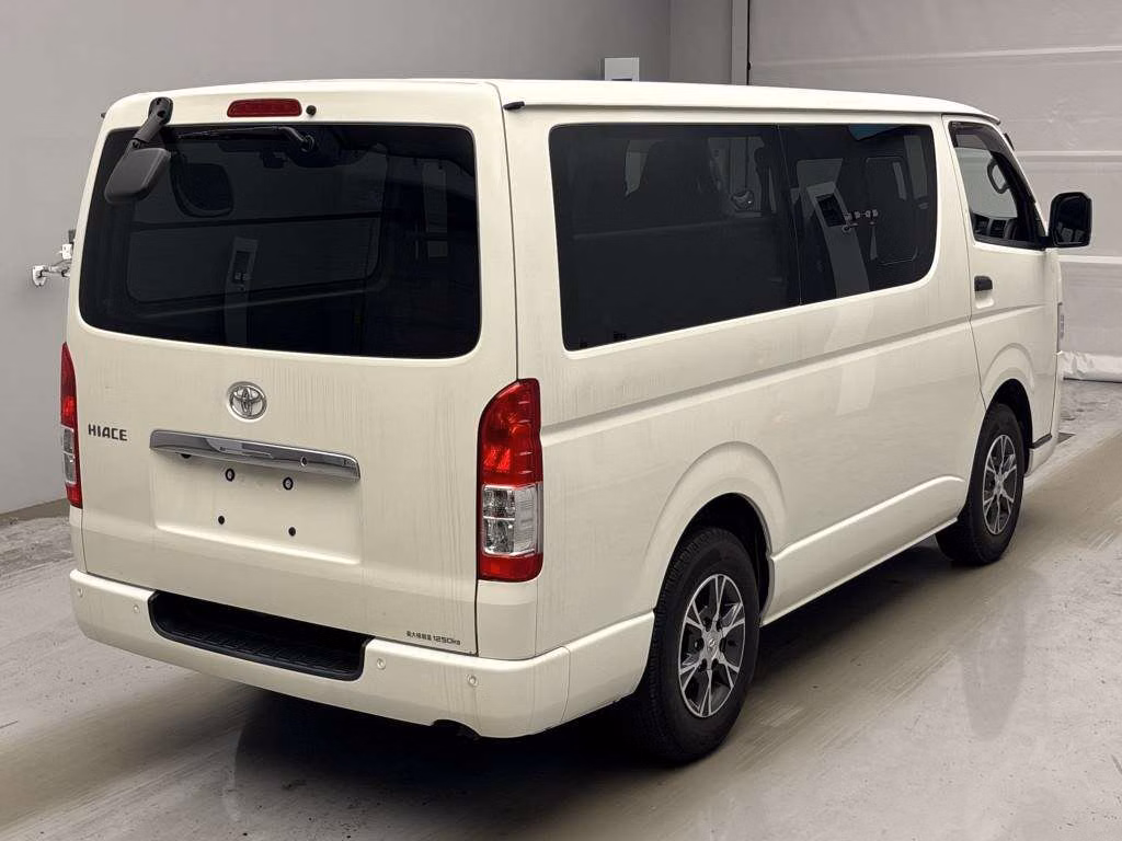 TOYOTA REGIUS ACE