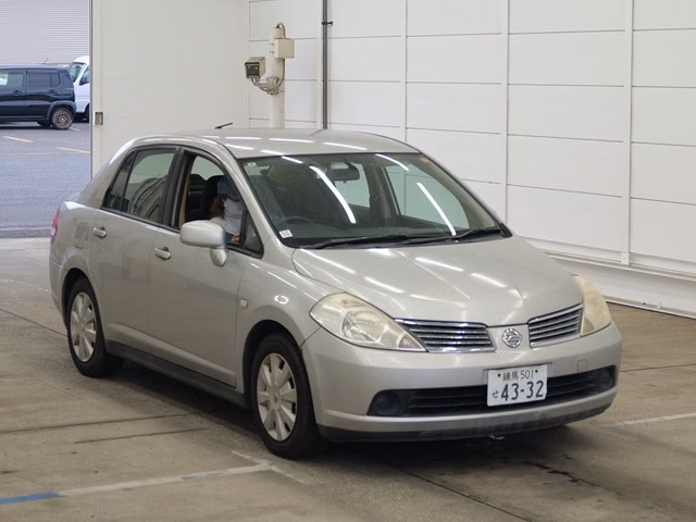 NISSAN TIIDA LATIO