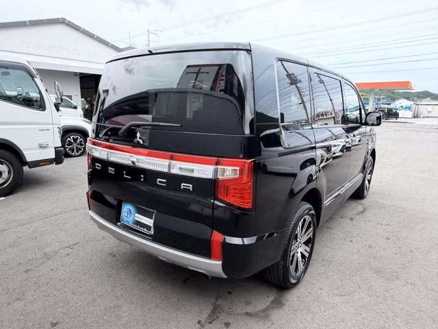 Mitsubishi Delica D:5
