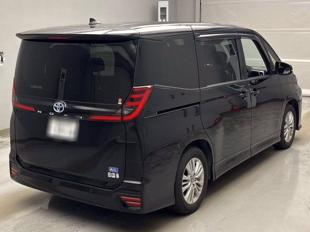 TOYOTA NOAH
