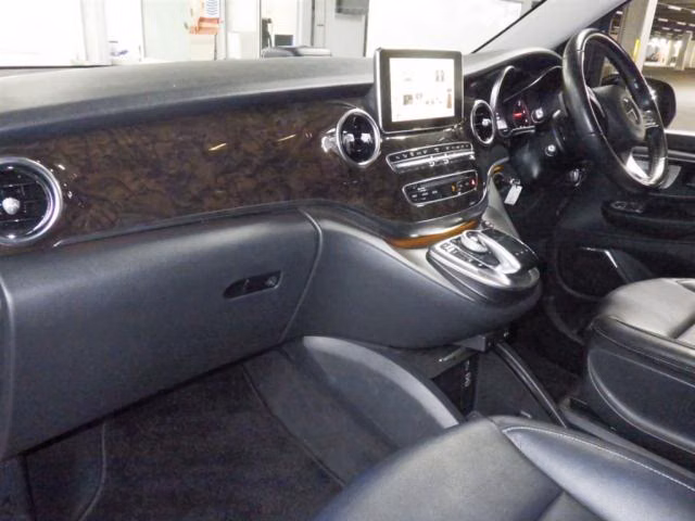 MERCEDES-BENZ V-CLASS