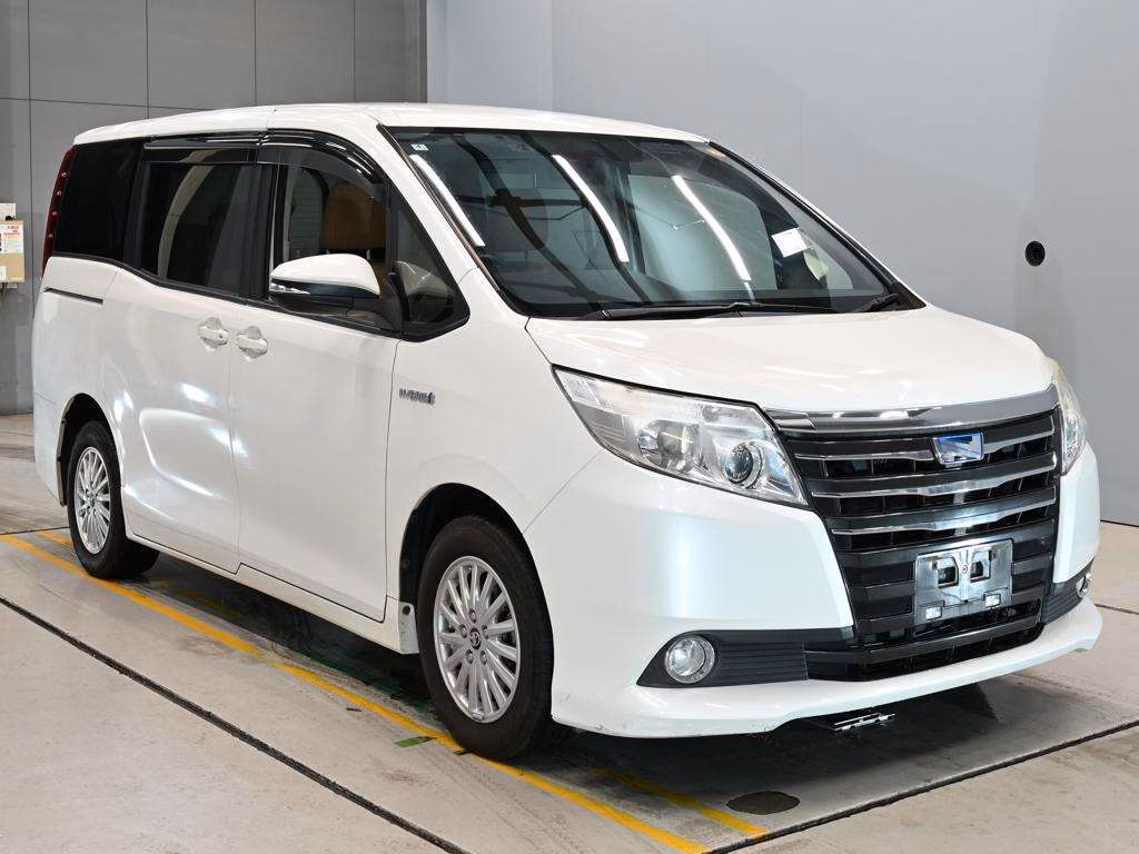 TOYOTA NOAH