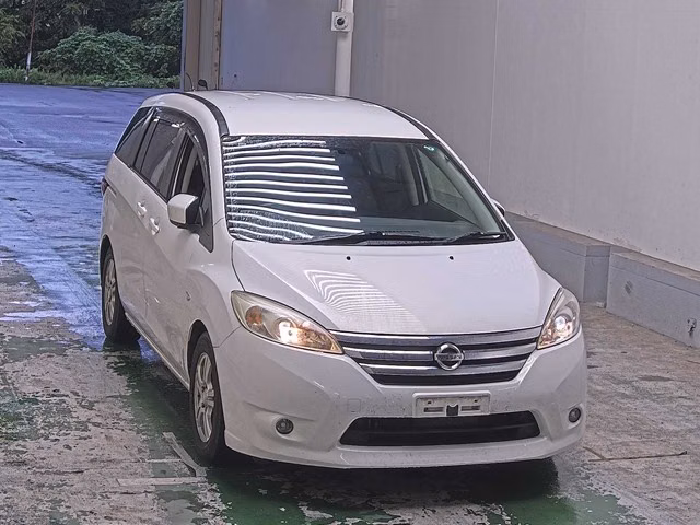 NISSAN LAFESTA