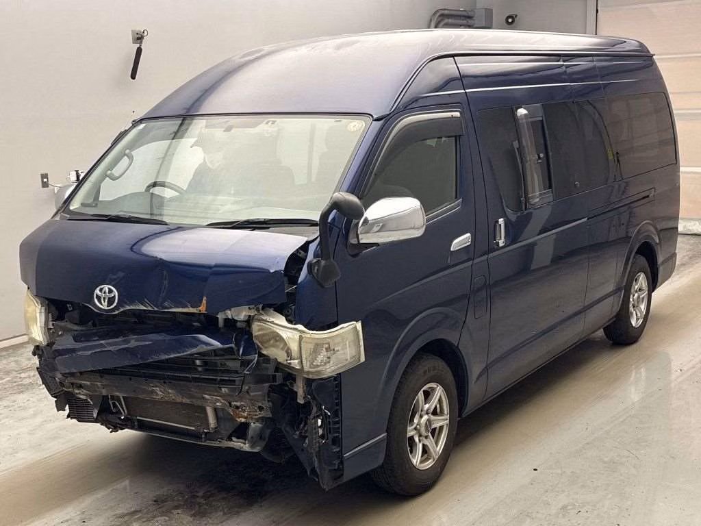TOYOTA HIACE