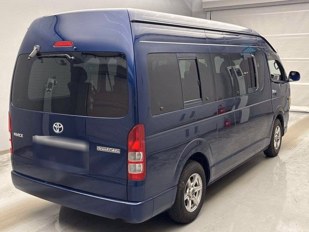 TOYOTA HIACE