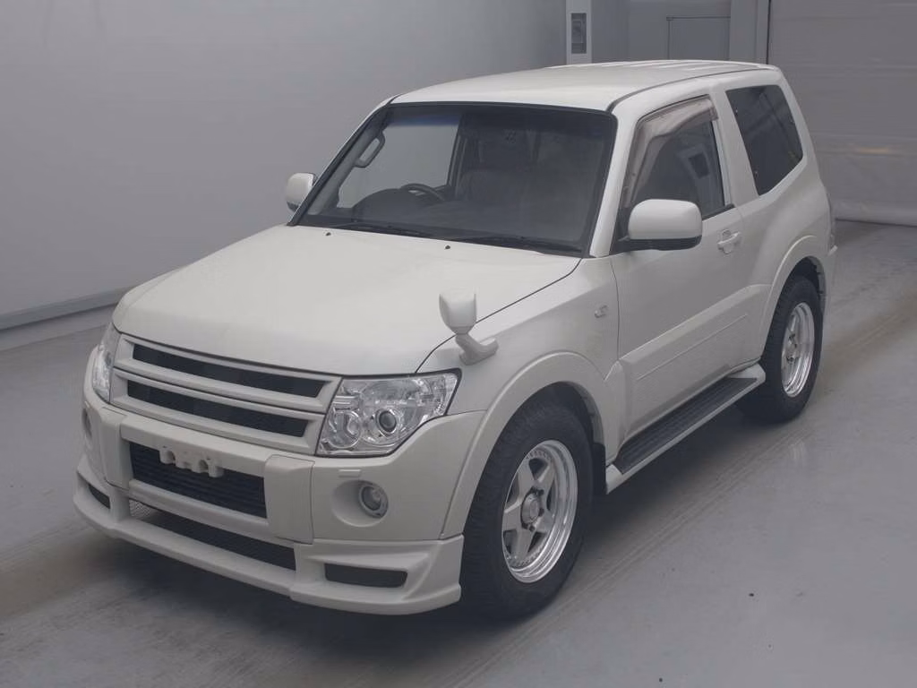 MITSUBISHI PAJERO