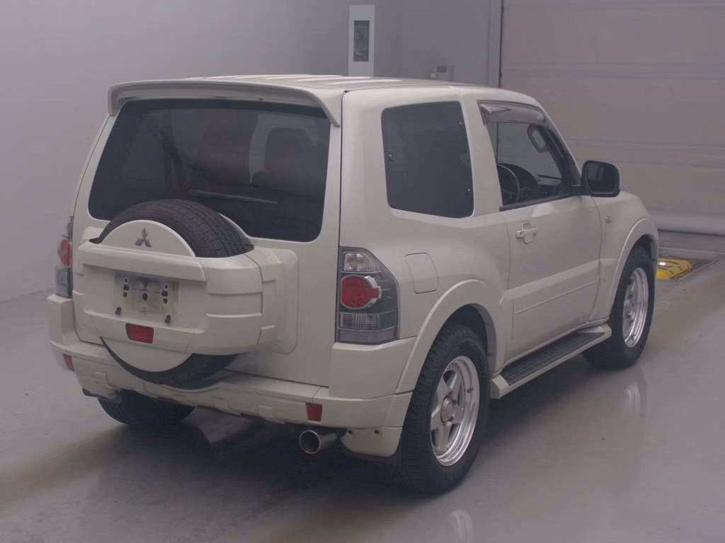 MITSUBISHI PAJERO