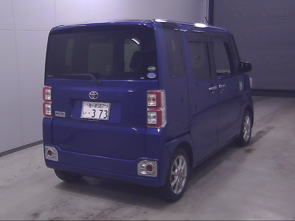 TOYOTA PIXIS MEGA