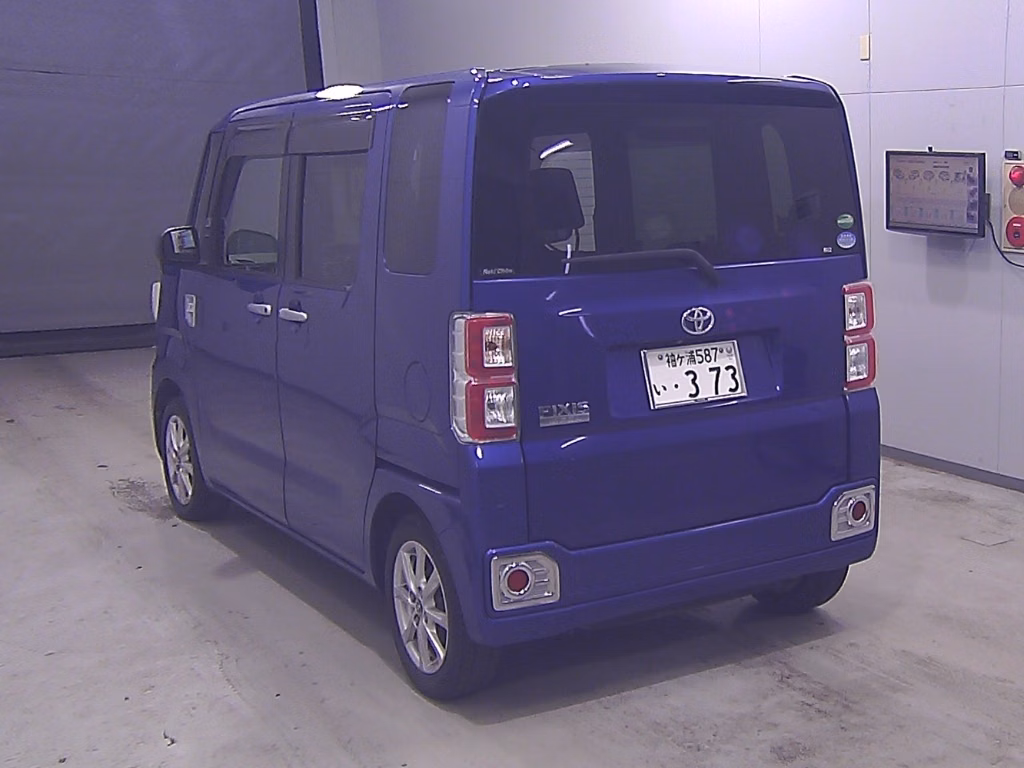 TOYOTA PIXIS MEGA