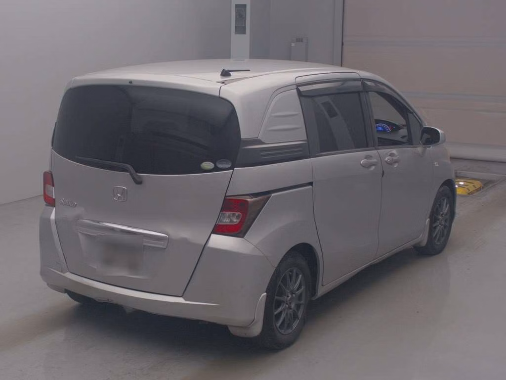 HONDA FREED SPIKE