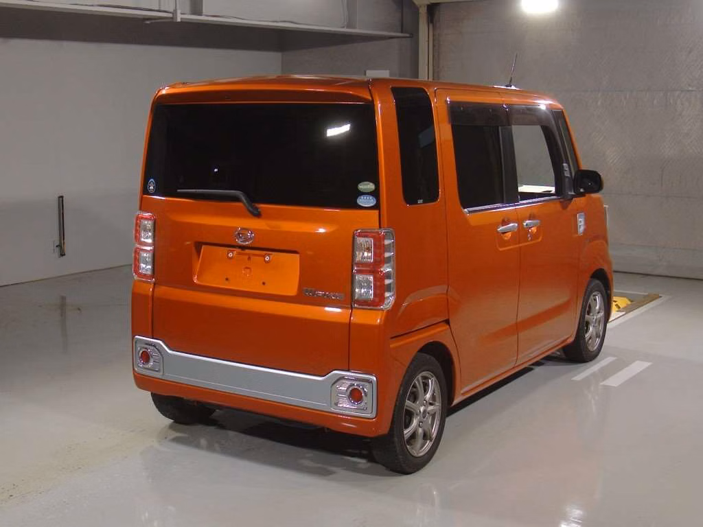 DAIHATSU WAKE