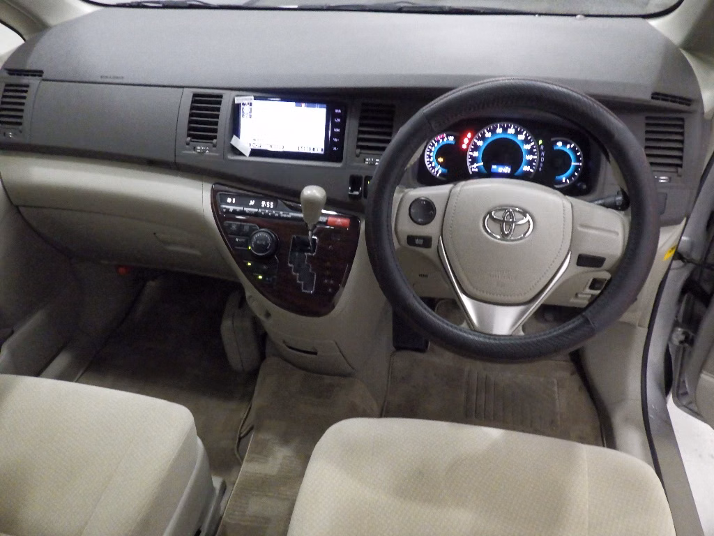 TOYOTA ISIS