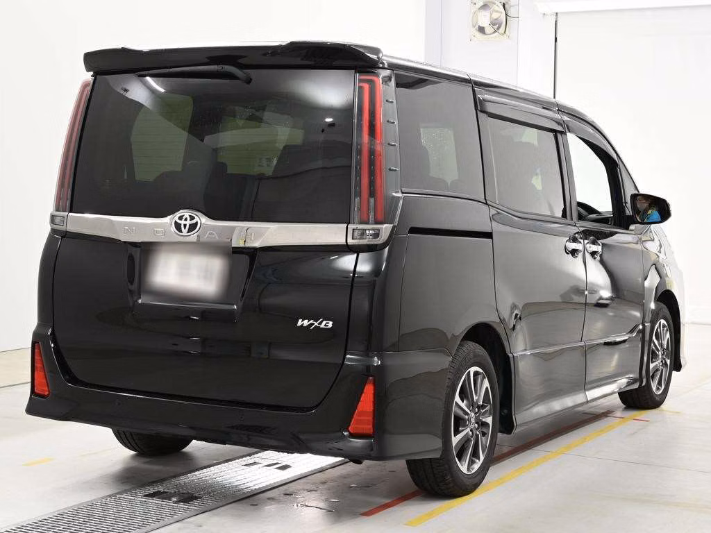 TOYOTA NOAH