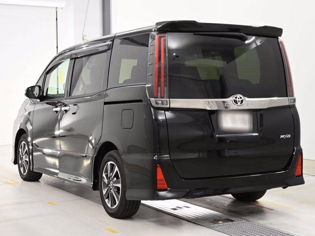 TOYOTA NOAH