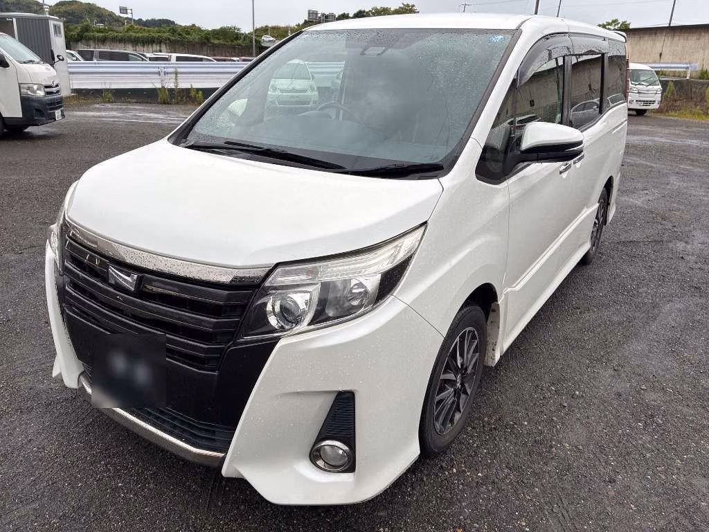 TOYOTA NOAH