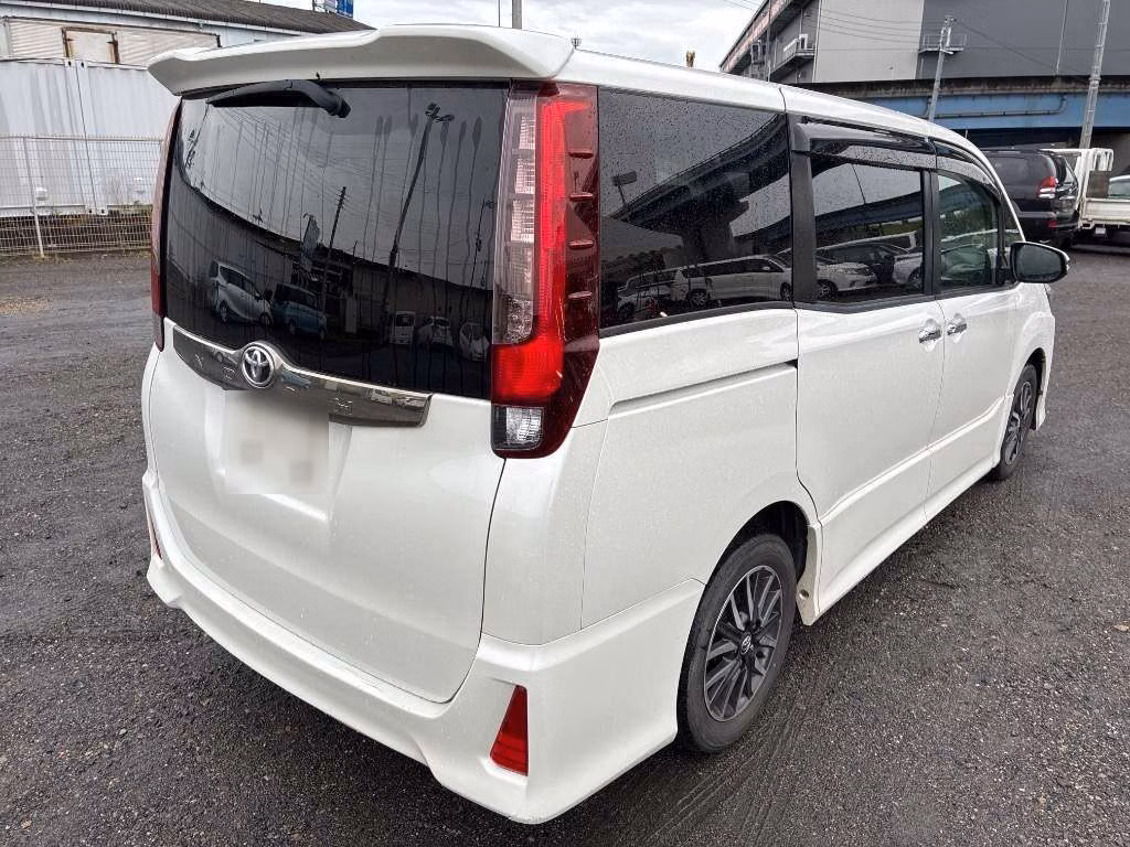 TOYOTA NOAH