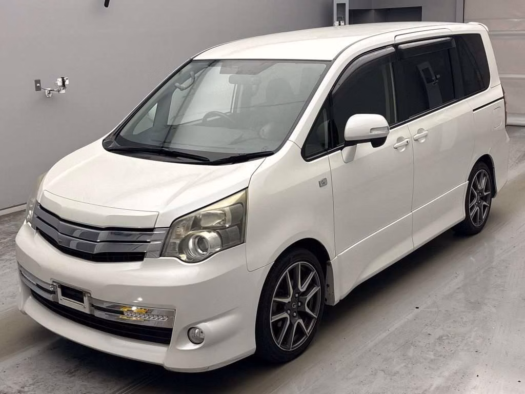 TOYOTA NOAH
