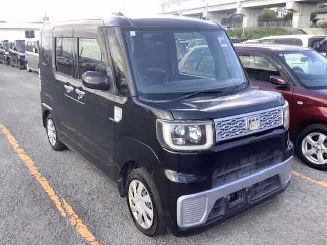 DAIHATSU WAKE