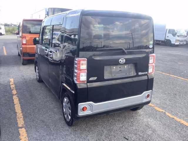 DAIHATSU WAKE