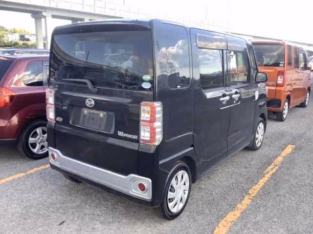 DAIHATSU WAKE