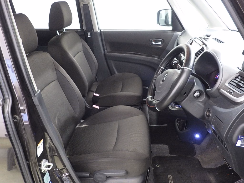 MITSUBISHI DELICA D:2
