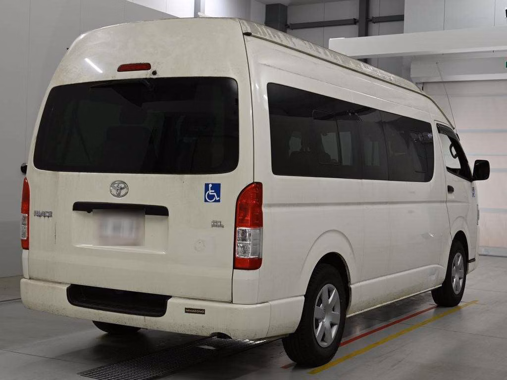 TOYOTA REGIUS ACE