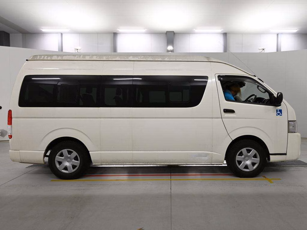 TOYOTA REGIUS ACE