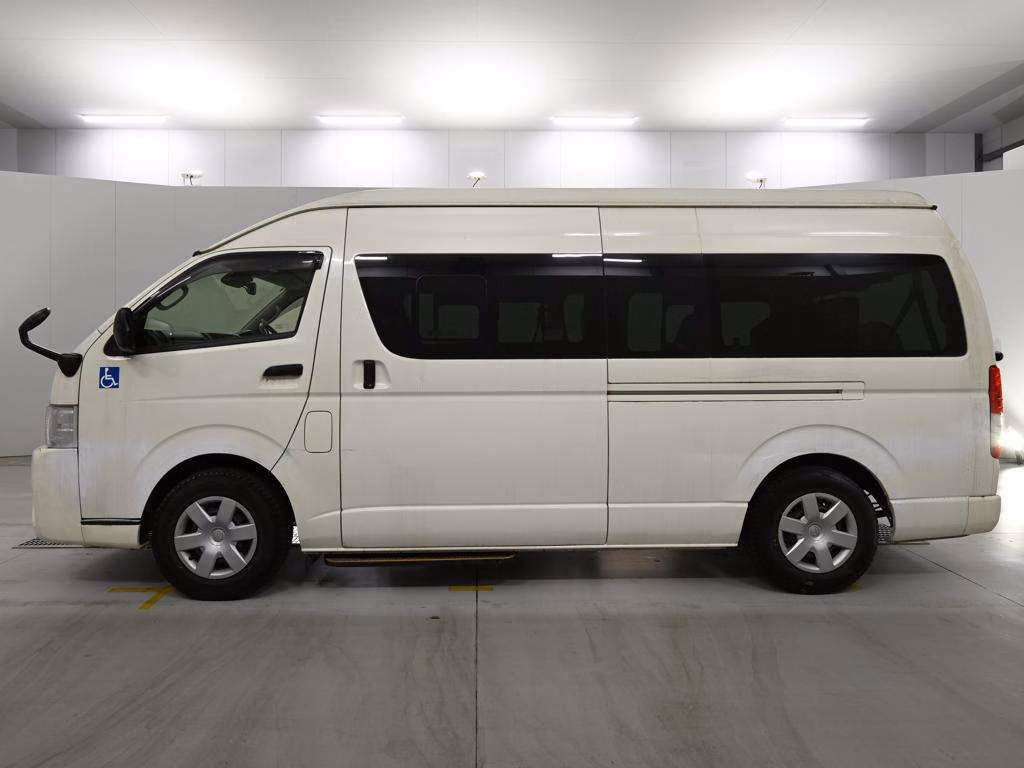 TOYOTA REGIUS ACE