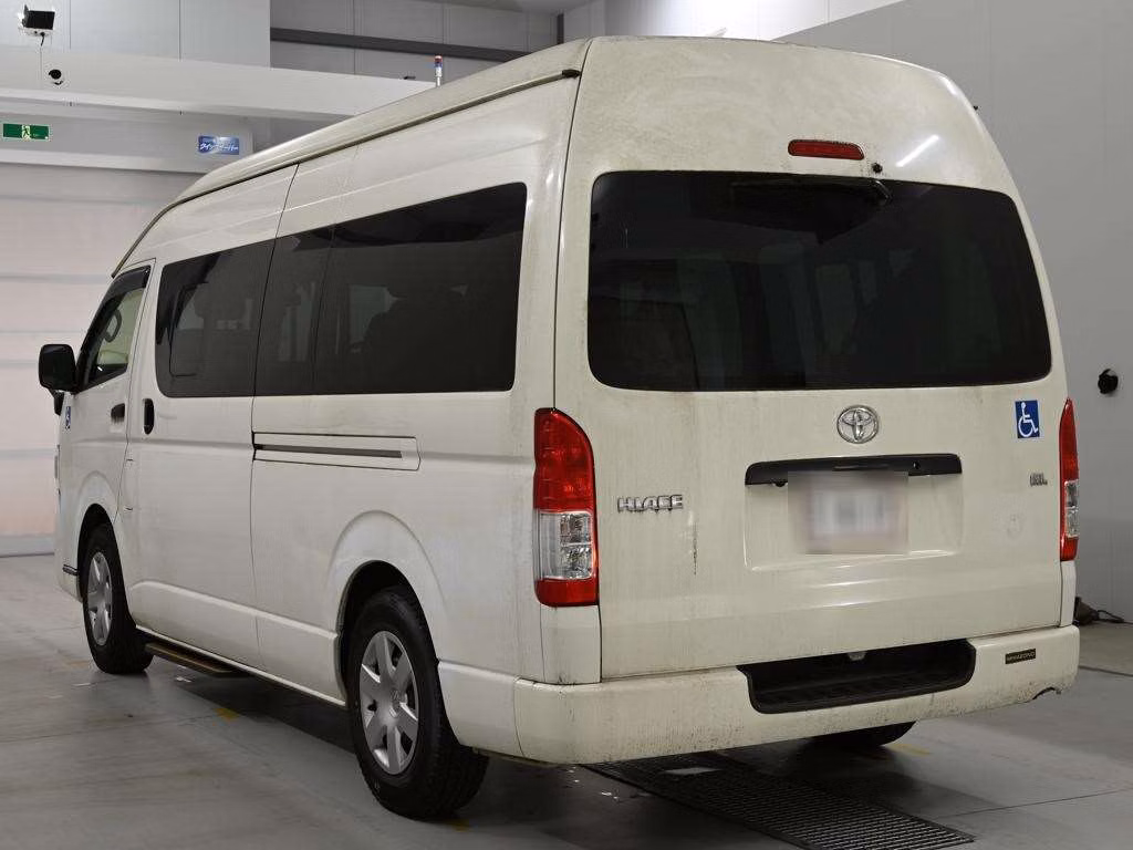 TOYOTA REGIUS ACE