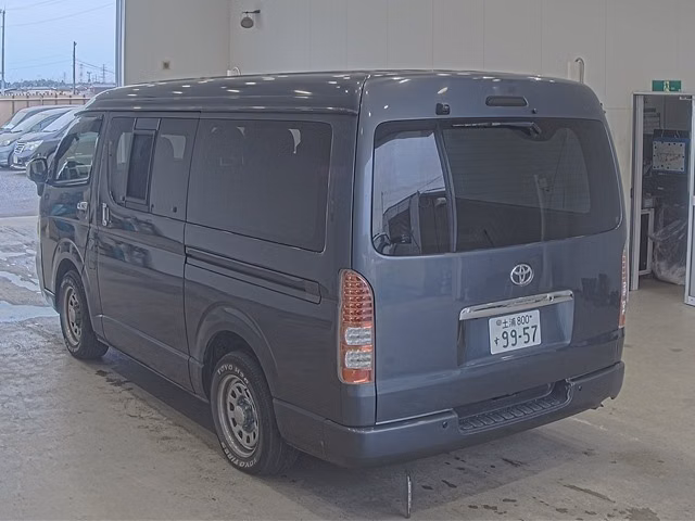 TOYOTA REGIUS ACE