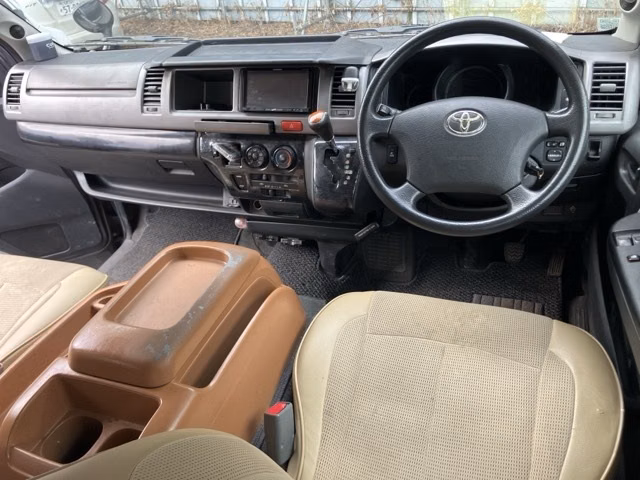 TOYOTA REGIUS ACE
