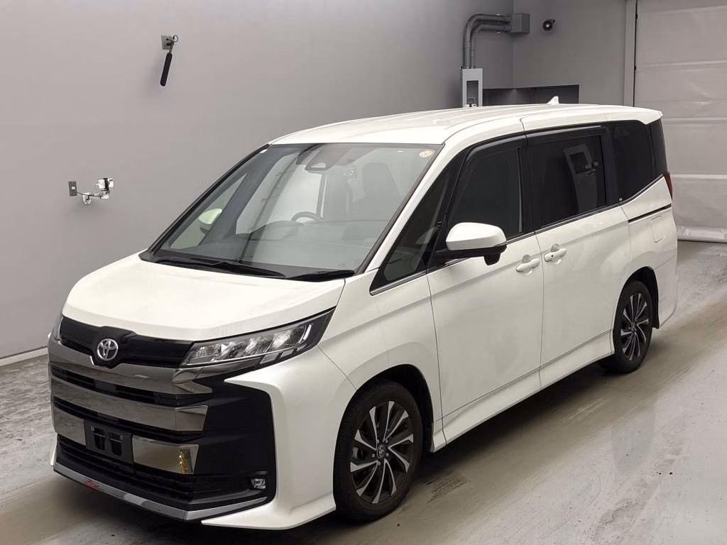 TOYOTA NOAH