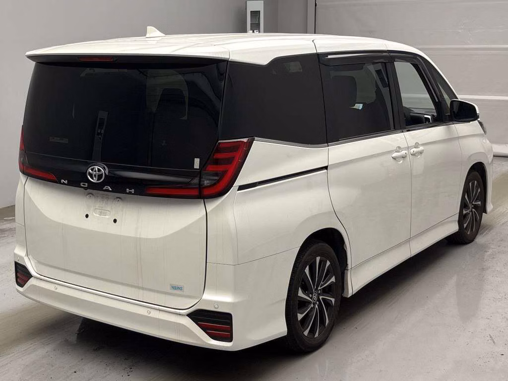 TOYOTA NOAH