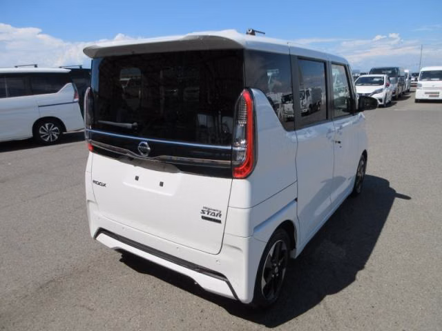NISSAN ROOX