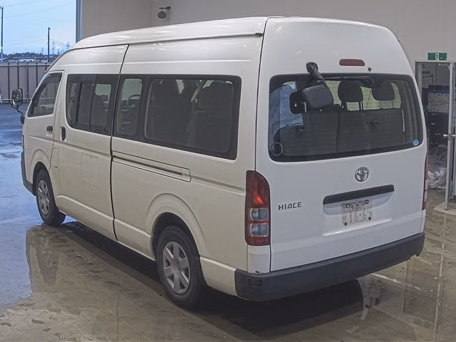 TOYOTA REGIUS ACE