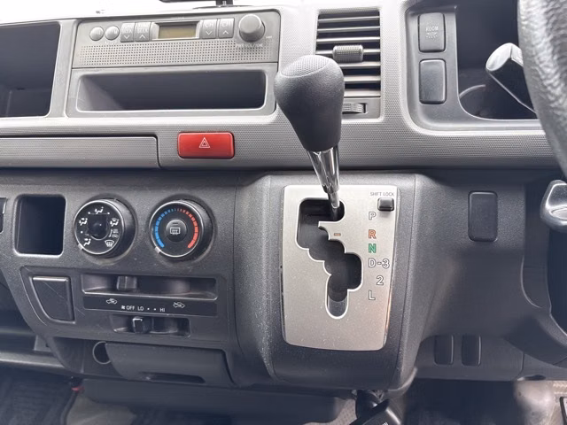 TOYOTA REGIUS ACE
