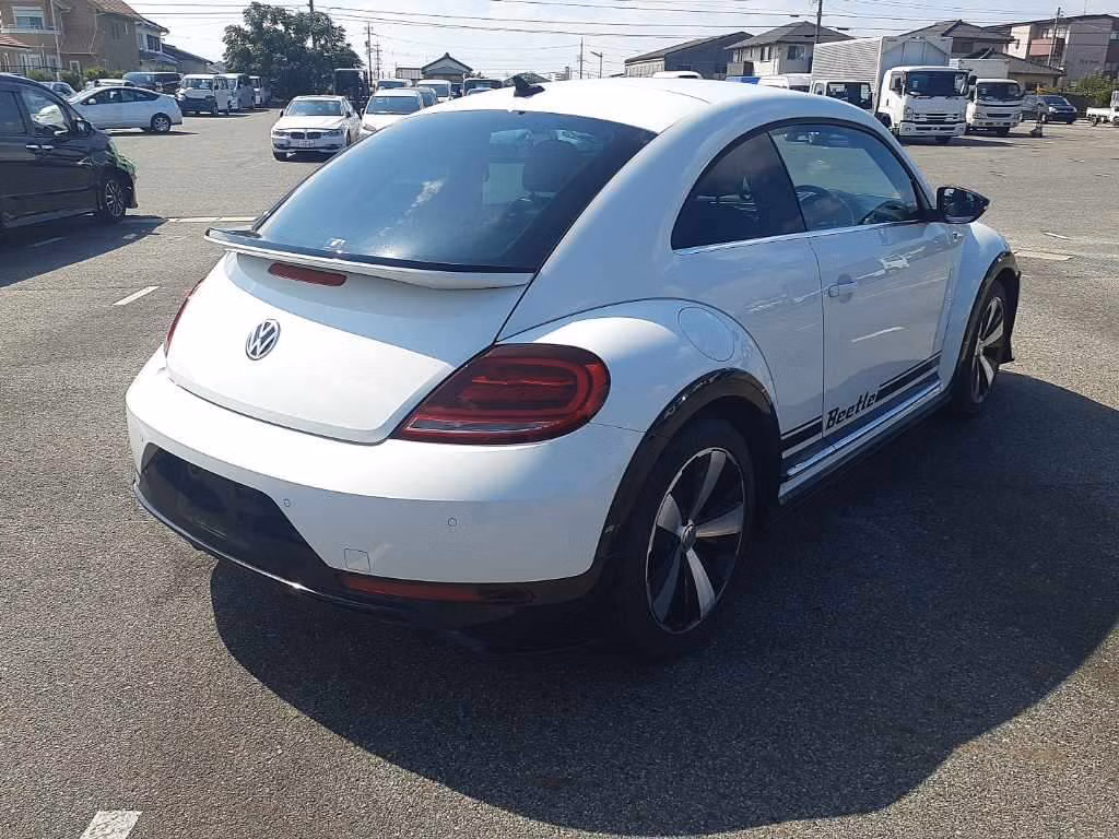 VOLKSWAGEN BEETLE