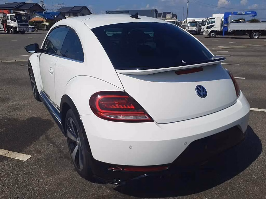 VOLKSWAGEN BEETLE