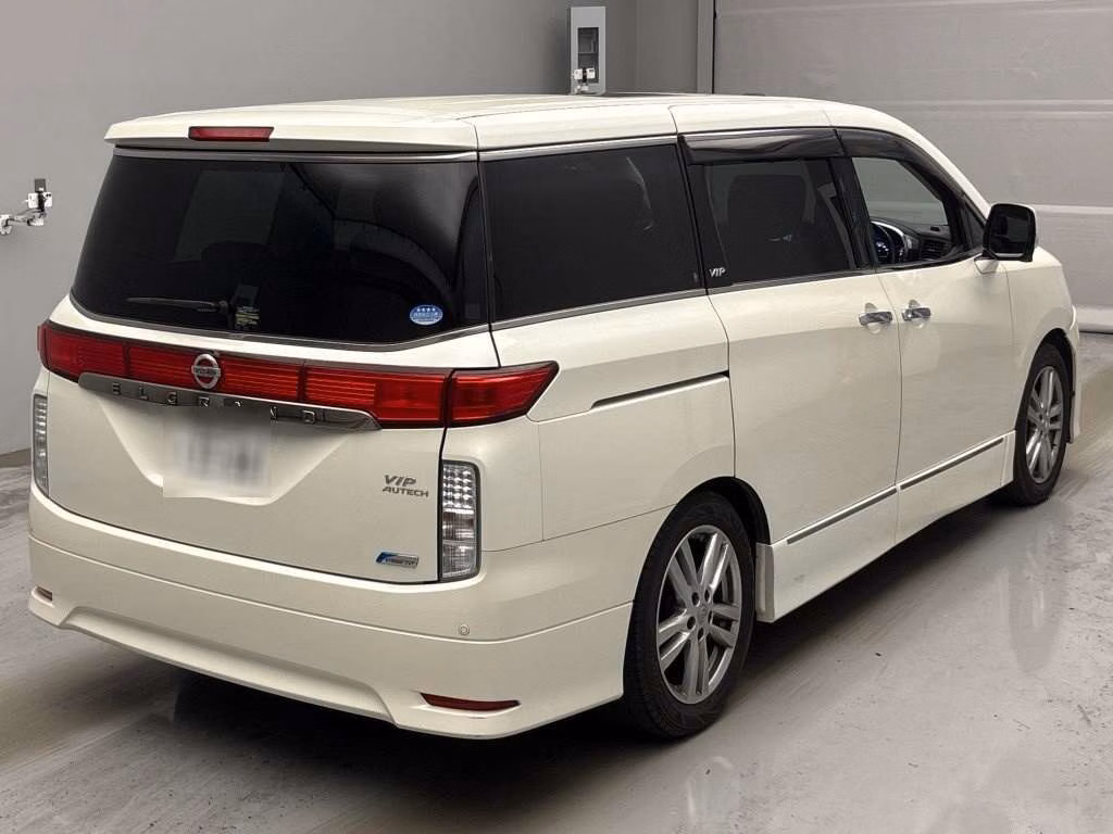 NISSAN ELGRAND