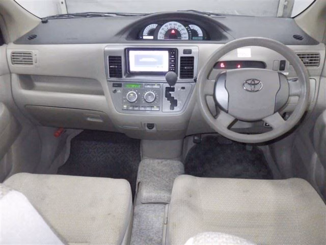 TOYOTA RAUM